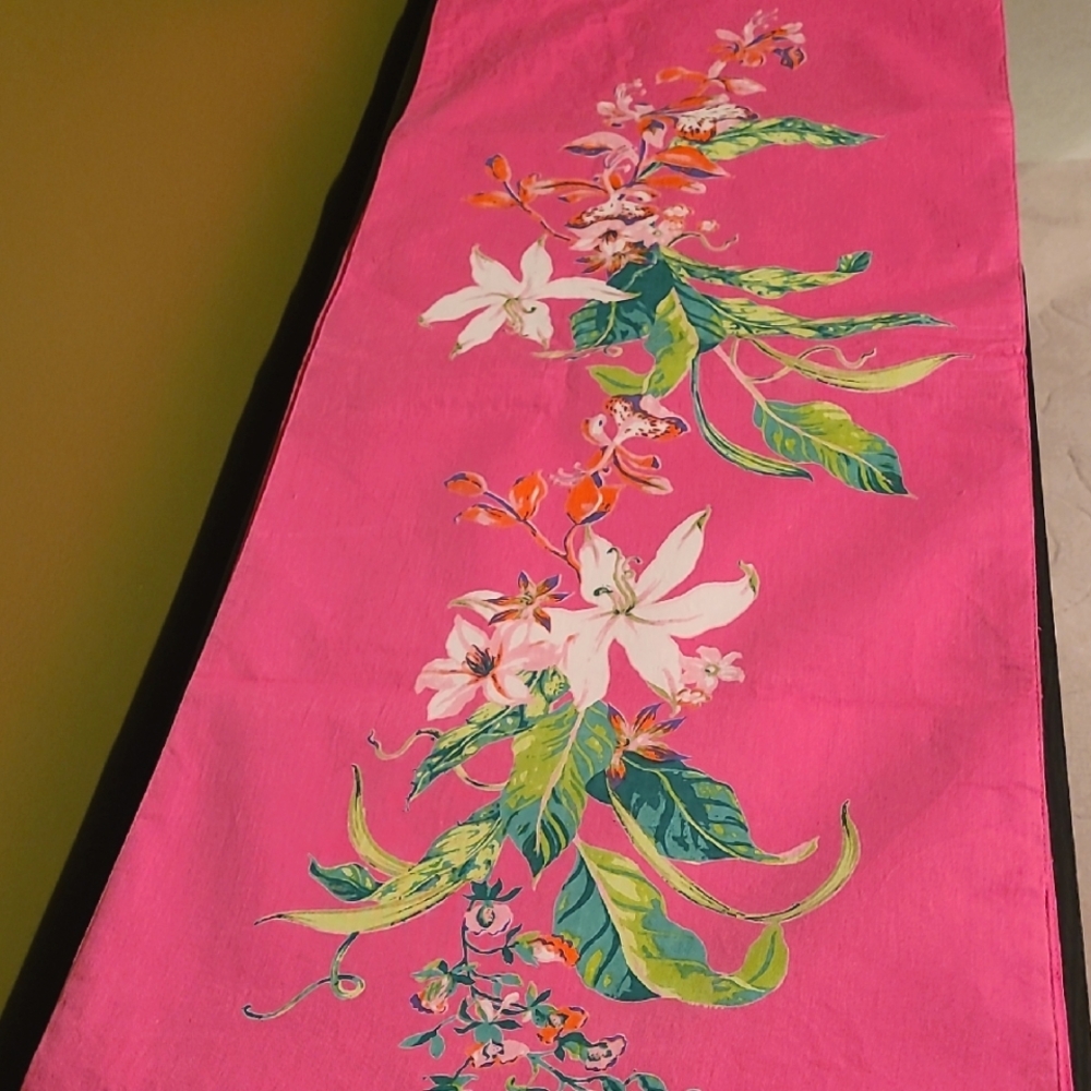 NWOT Pink Tropical Floral Table Runner